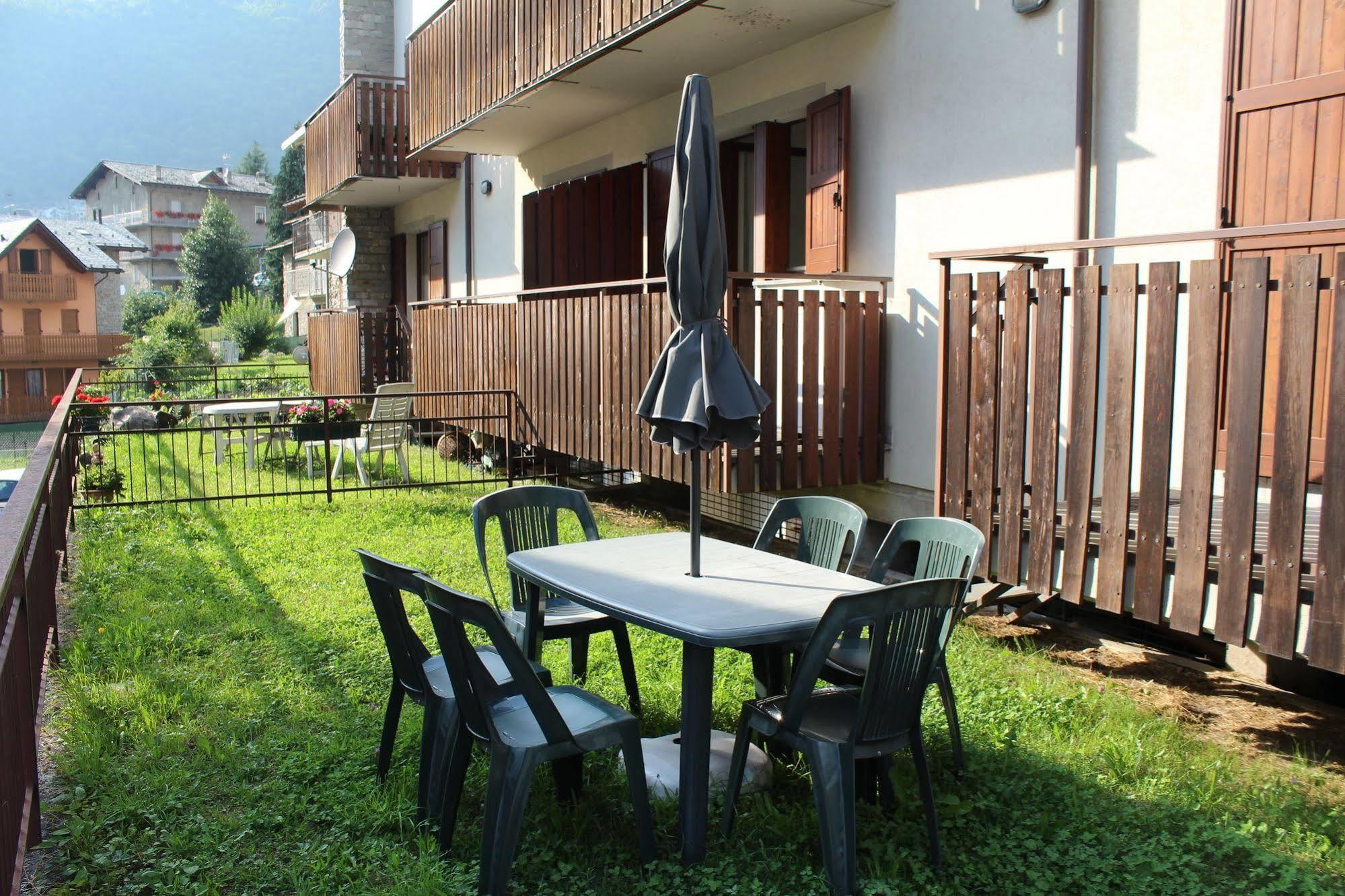 Lanterna Apartments Chiesa in Valmalenco Exteriér fotografie