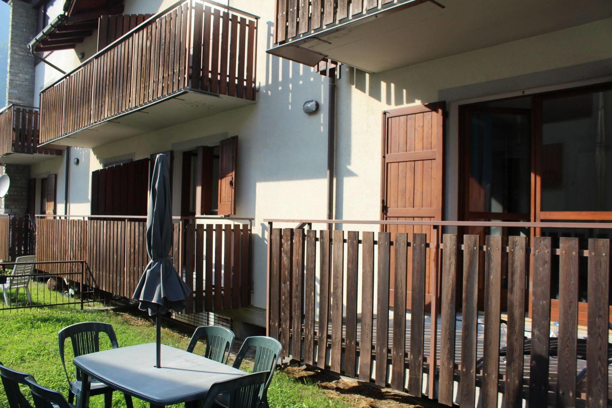 Lanterna Apartments Chiesa in Valmalenco Exteriér fotografie